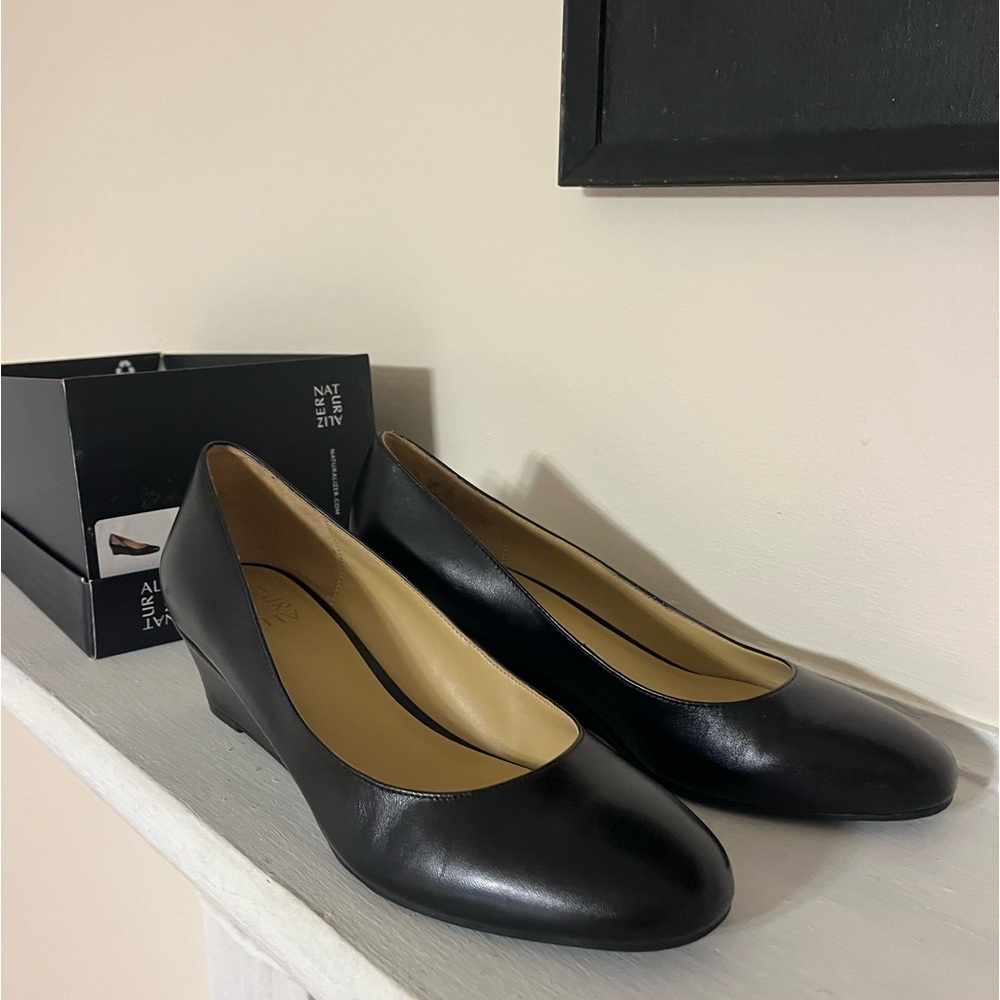 New in Box - Naturalizer Pilar Low Wedge Black Heels Women’s 8.5